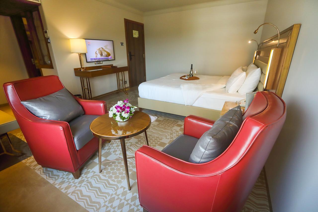 The Grandeur Boutique Hotel Мумбаи Экстерьер фото